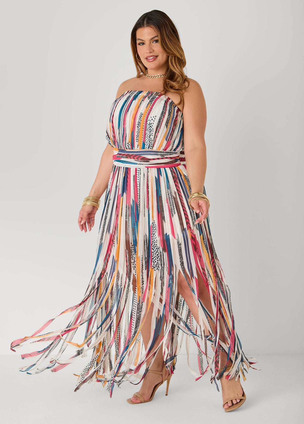 Vestido sin tirantes estampado con flecos
