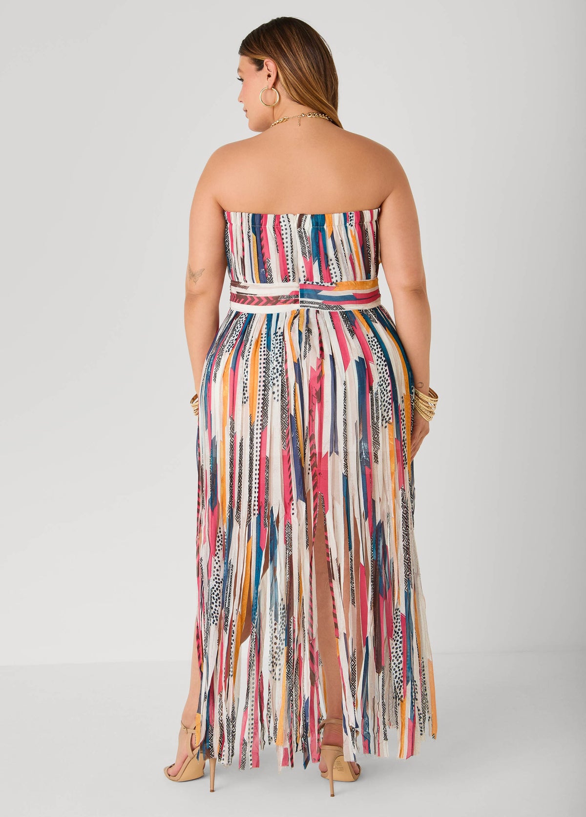 Vestido sin tirantes estampado con flecos