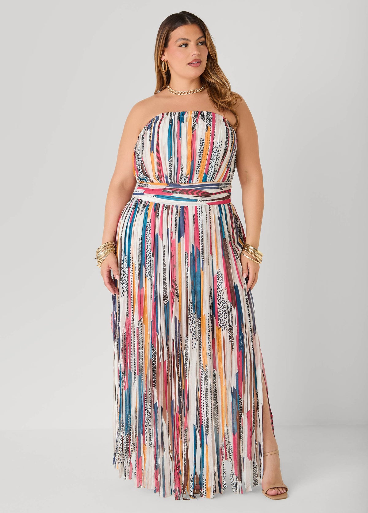 Vestido sin tirantes estampado con flecos