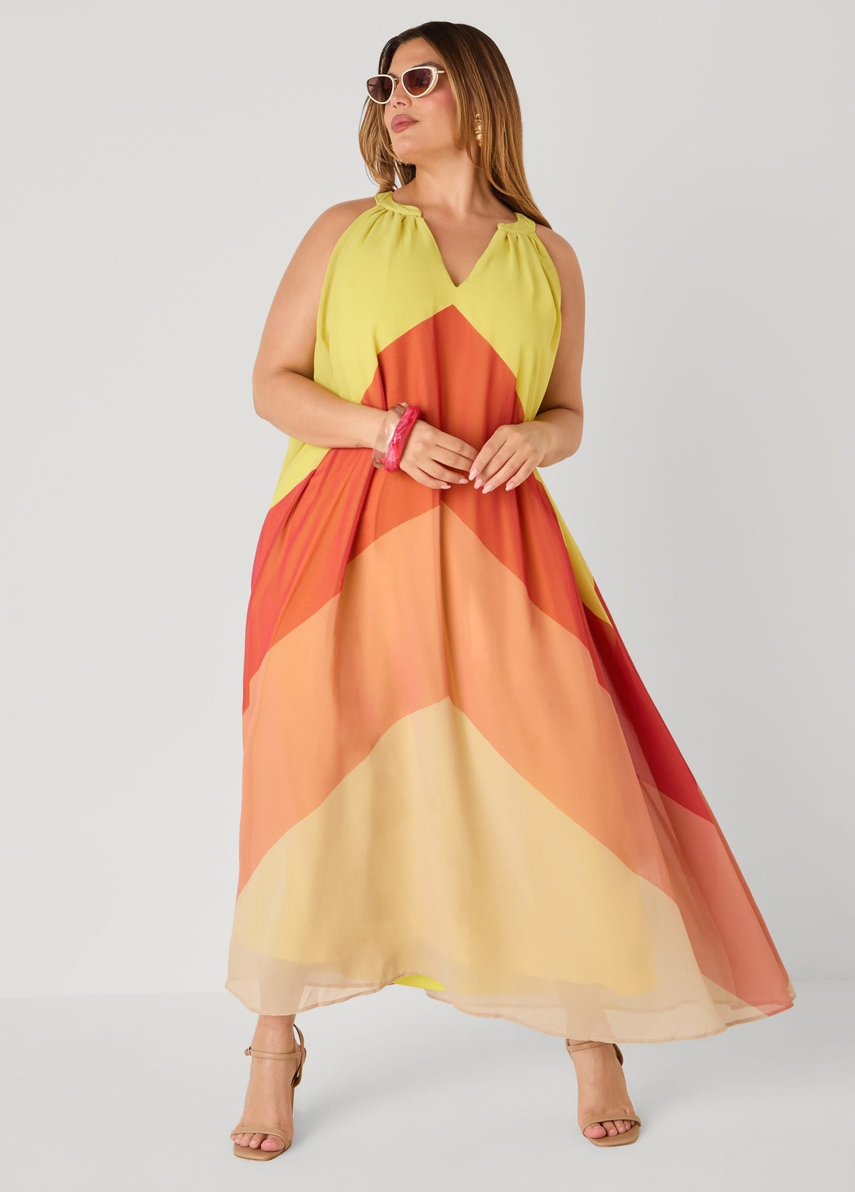 Vestido maxi con escote en V y bloques de color