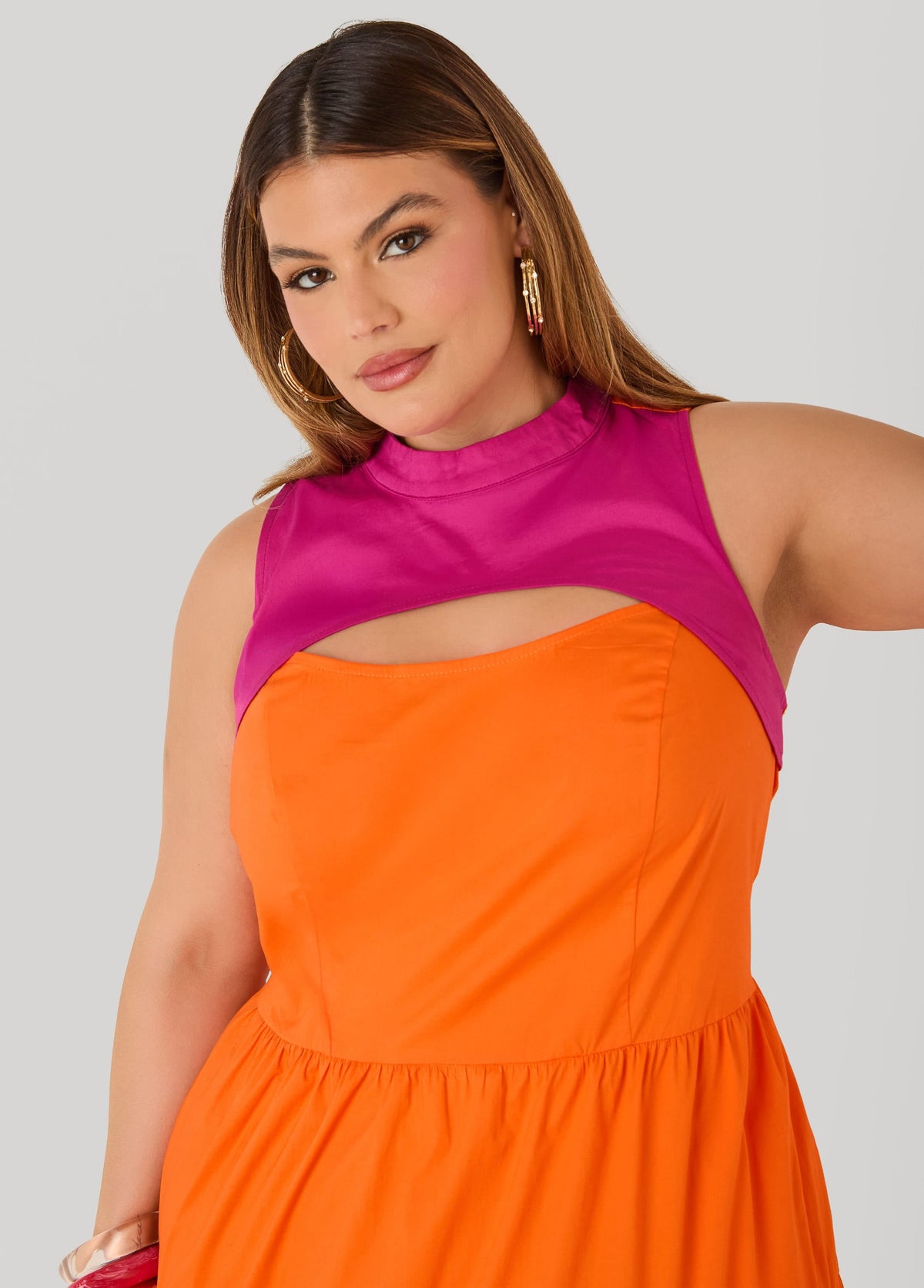 Vestido maxi bicolor con recortes