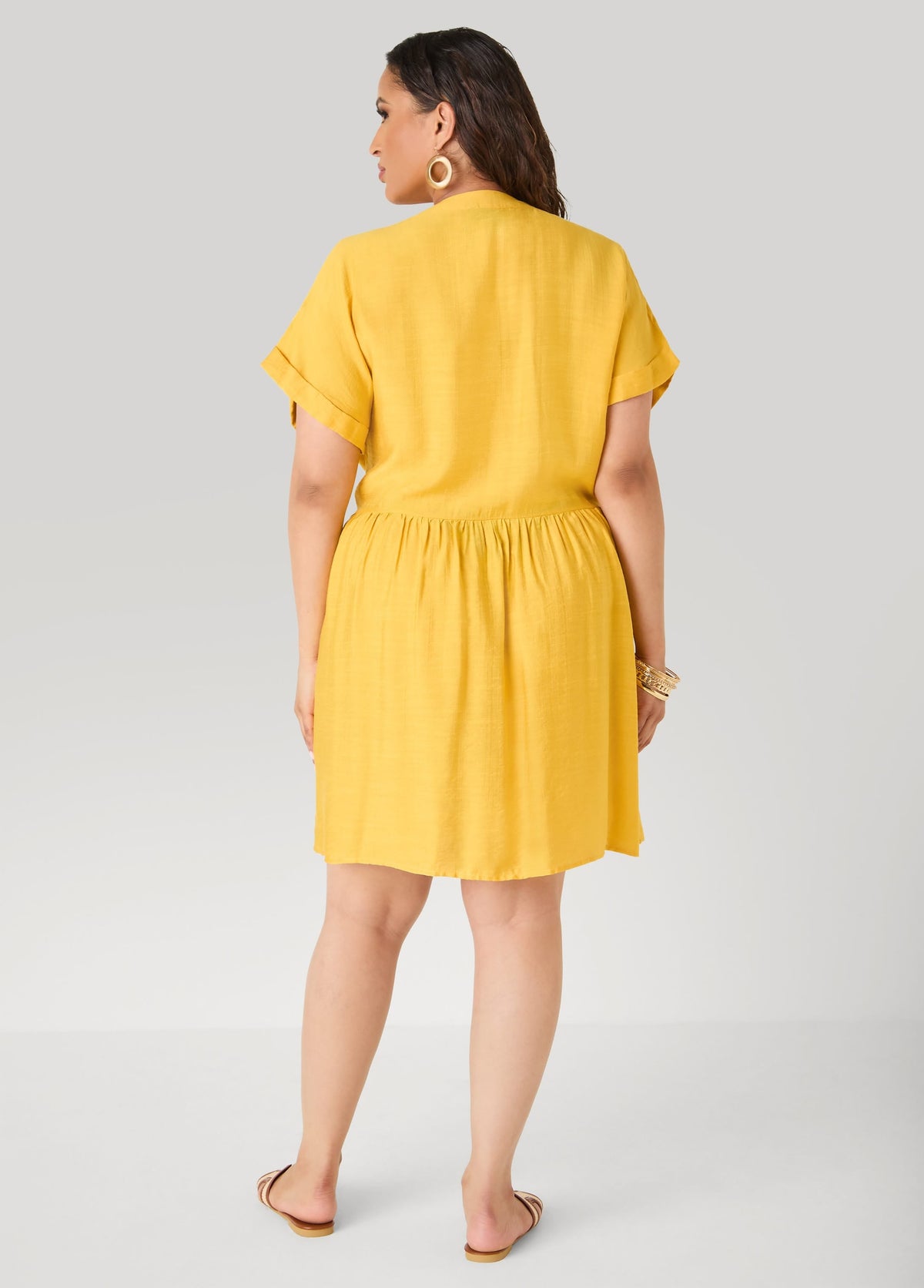 Vestido babydoll con escote en V y puños