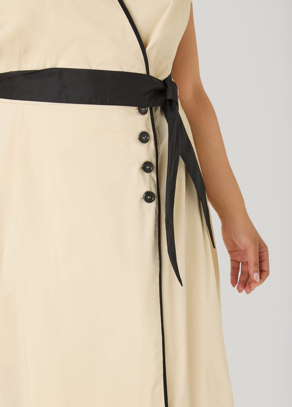 Vestido envolvente de mezcla de algodón, con silueta en A.