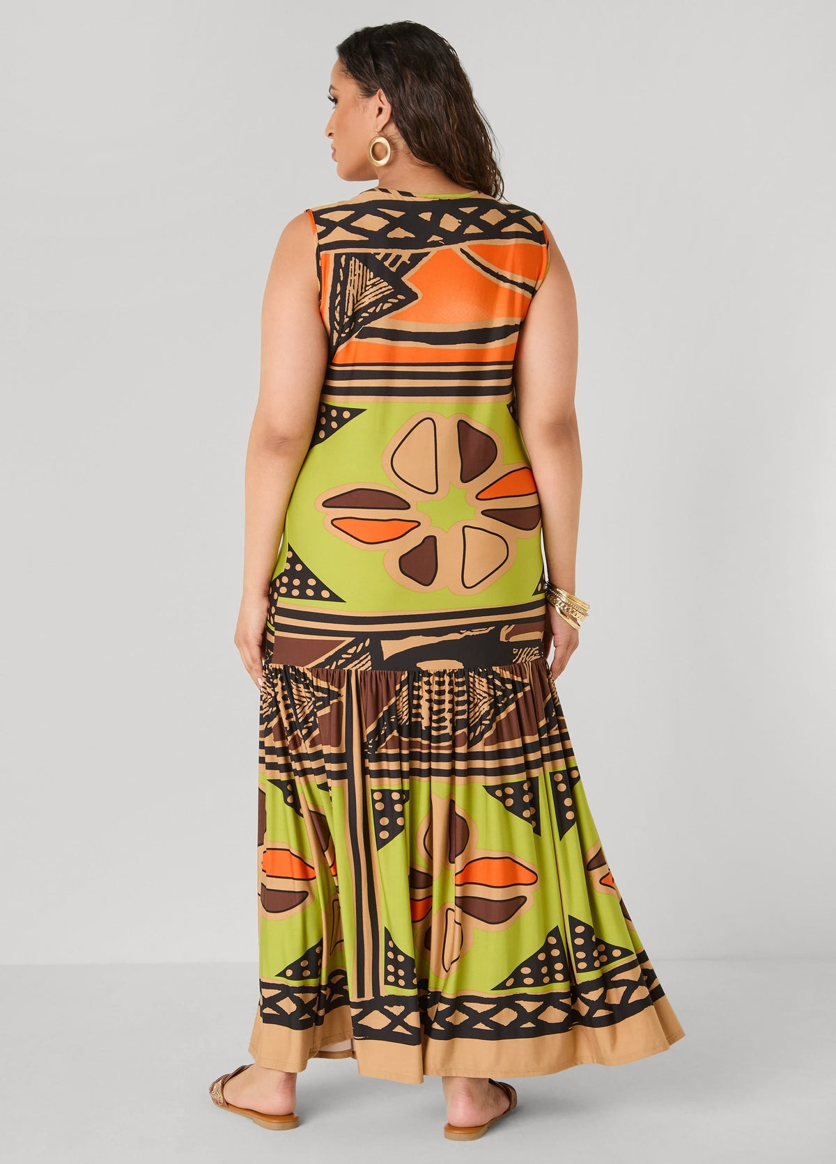 Vestido maxi con volantes y estampado abstracto
