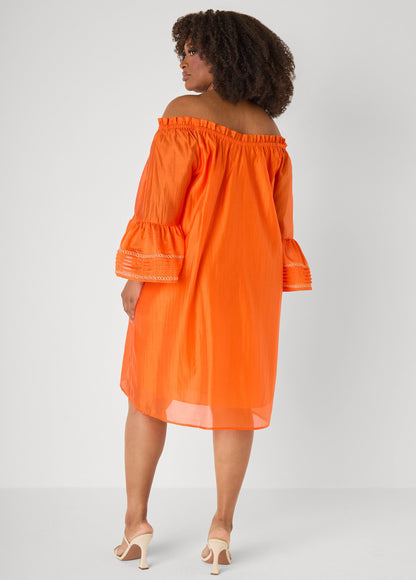 Vestido bordado con hombros descubiertos