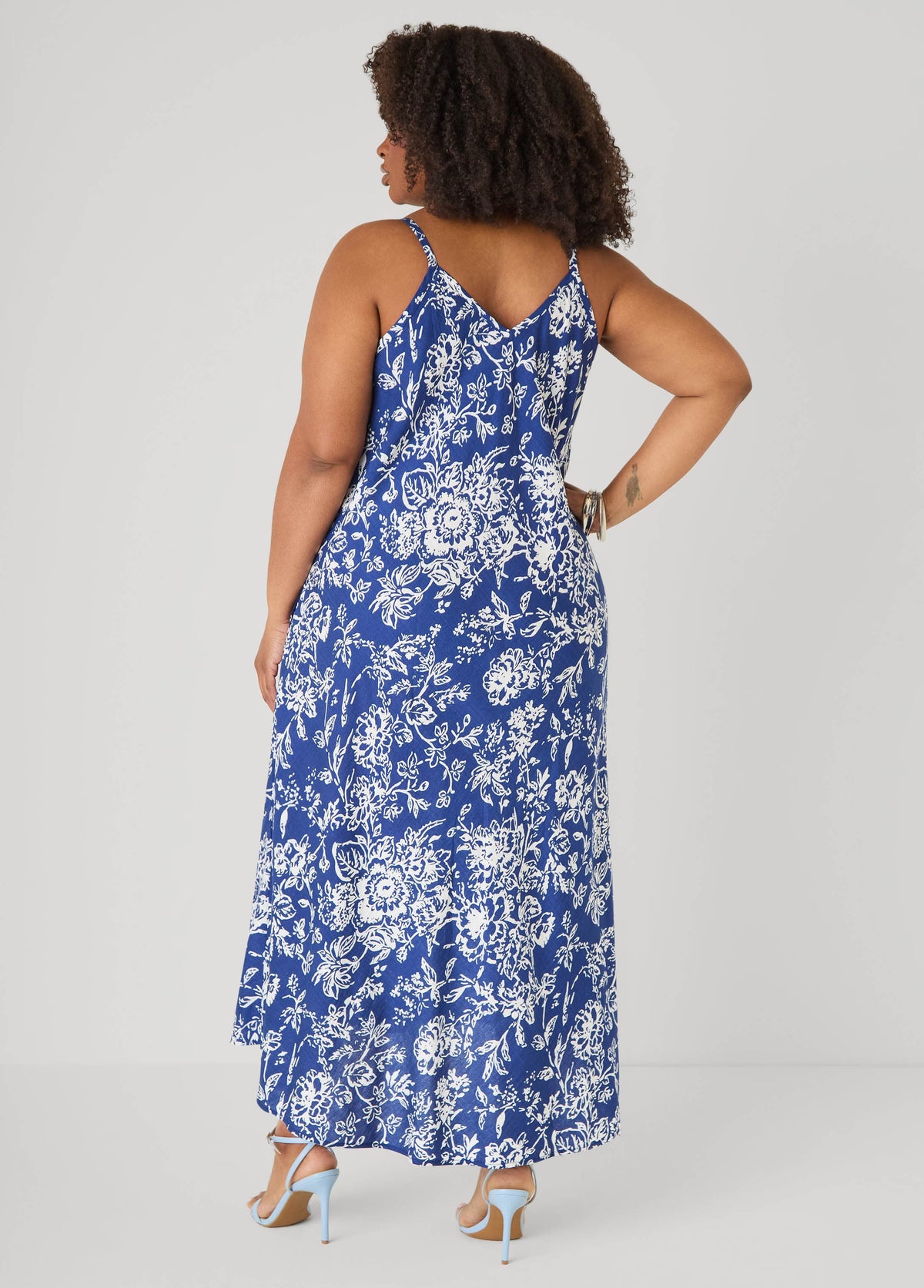 Vestido midaxi floral con escote en V
