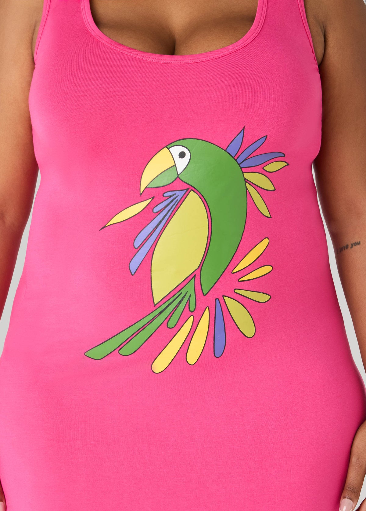 Vestido midi sin mangas con recortes y estampado de loro