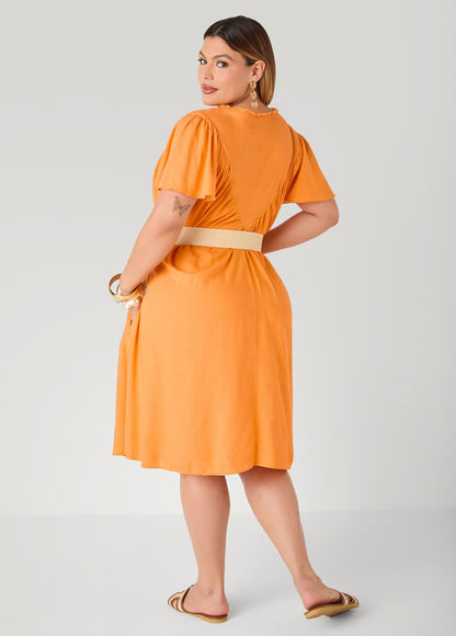 Vestido de mezcla de lino con pliegues y cinturón