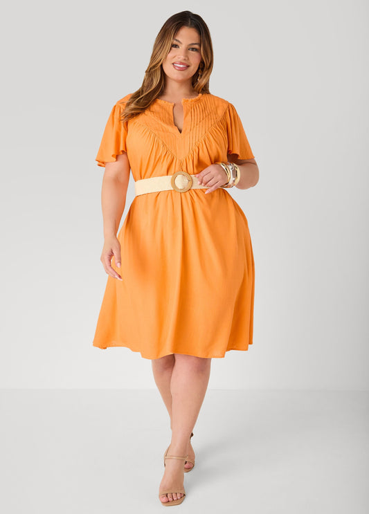 Vestido de mezcla de lino con pliegues y cinturón
